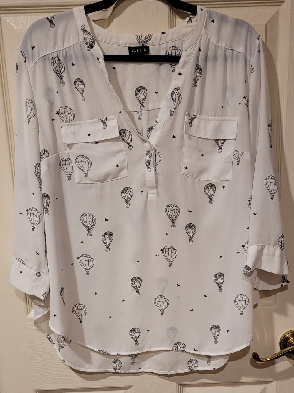 torrid White Hot-Air Balloon Print V-Neck Blouse